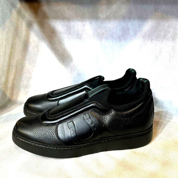Chaussures Slip-On en Cuir Noir avec Détail Ferrure