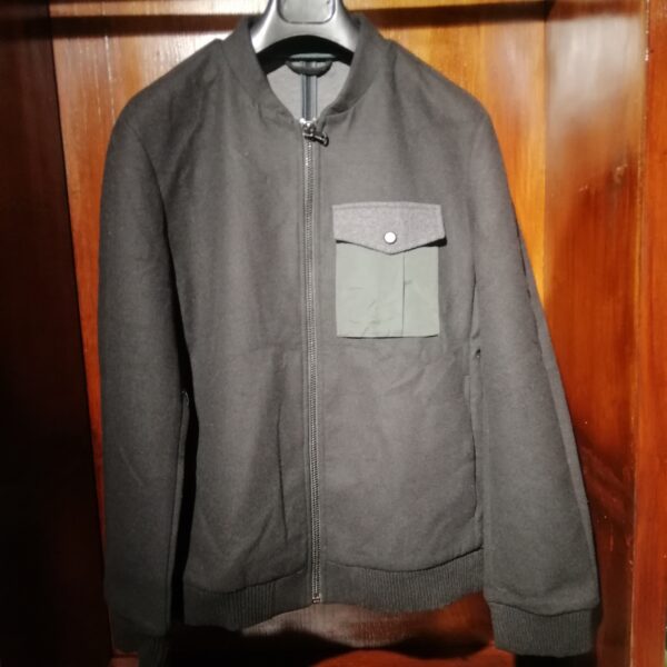 Veste Bomber Noire avec Poche Contrastée