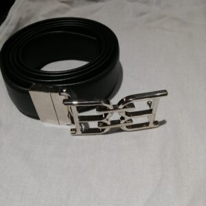 Ceinture en Cuir Noir avec Boucle Métallique Élégante
