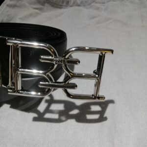 Ceinture en Cuir Noir avec Boucle Métallique Élégante