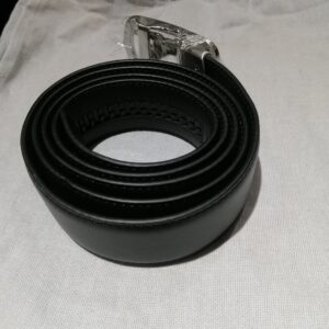 Ceinture en Cuir Noir avec Boucle Métallique Design