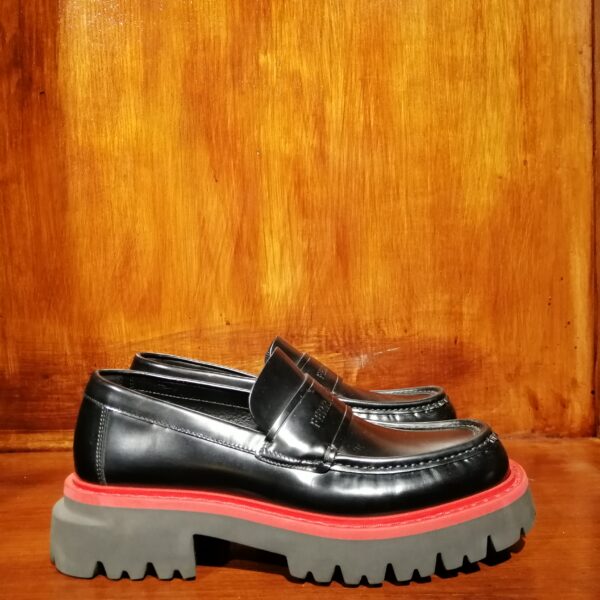 Mocassins en Cuir Noir avec Semelle Contrastante