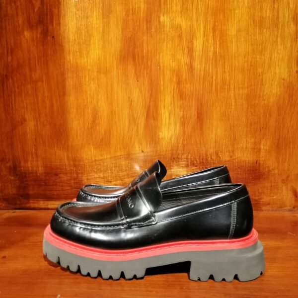 Mocassins en Cuir Noir avec Semelle Contrastante - Image 2