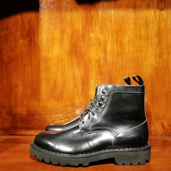 Bottines en cuir noir avec semelle crantée robuste – Image 2