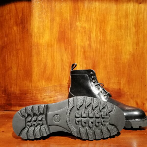 Bottines en cuir noir avec semelle crantée robuste – Image 3