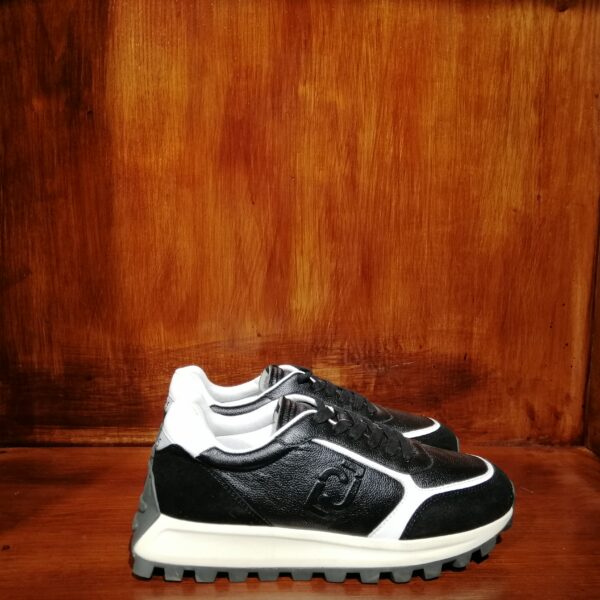 Sneakers Urbaines Noires et Blanches - Style Moderne et Confortable