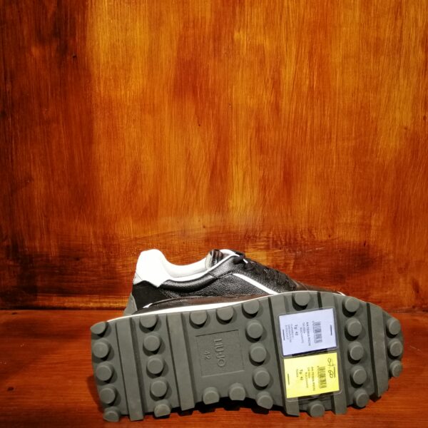 Sneakers Urbaines Noires et Blanches - Style Moderne et Confortable – Image 3