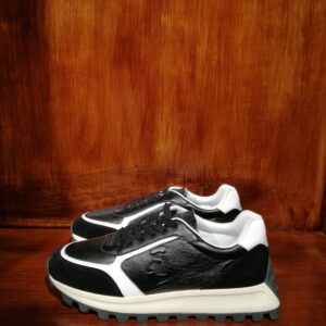 Sneakers Urbaines Noires et Blanches – Style Moderne et Confortable