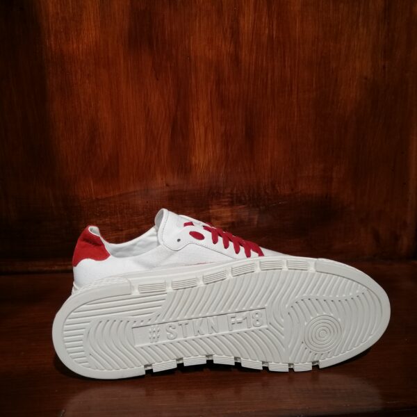 Baskets Blanches avec Détails Rouges – Édition Éclair - Image 3