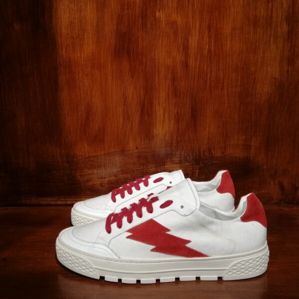 Baskets Blanches avec Détails Rouges – Édition Éclair