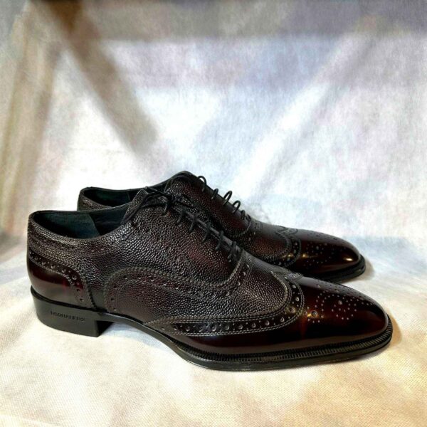 Chaussures Richelieu en Cuir Grainé Noir avec Détails Brogue
