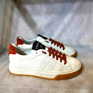 Blanches avec Lacets Rouges et Semelle en Caoutchouc