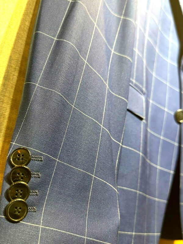Costume bleu à carreaux élégants – Image 3